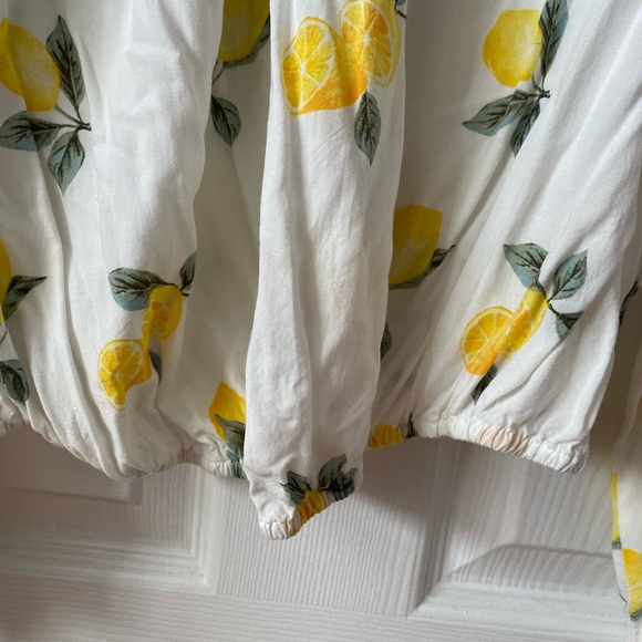 Forever 21 off-the-shoulder top 🍋 - Picture 3 of 6